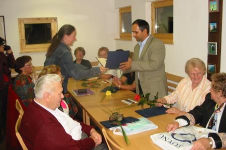 Podelitev priznanj v prenovljenem skednju